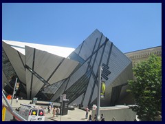 Toronto Bus Tour 142  - Royal Ontario Museum